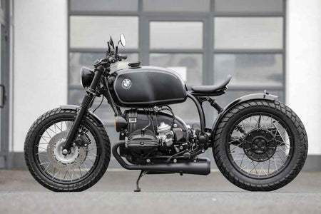Configuration exemple BOBBER ✚ Pack moteur noir ✔ Roues à rayons ✔ Filtres ouverts ✔ Phares additionnels ✔