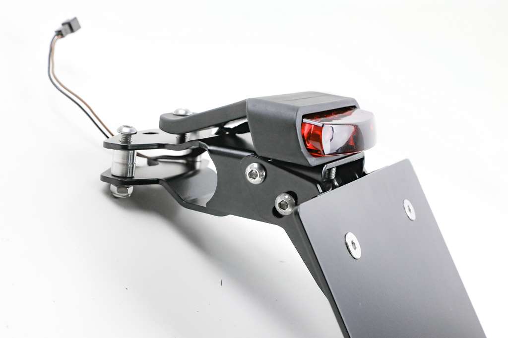 Luce posteriore per portatarga e kit di conversione codone JVB Moto