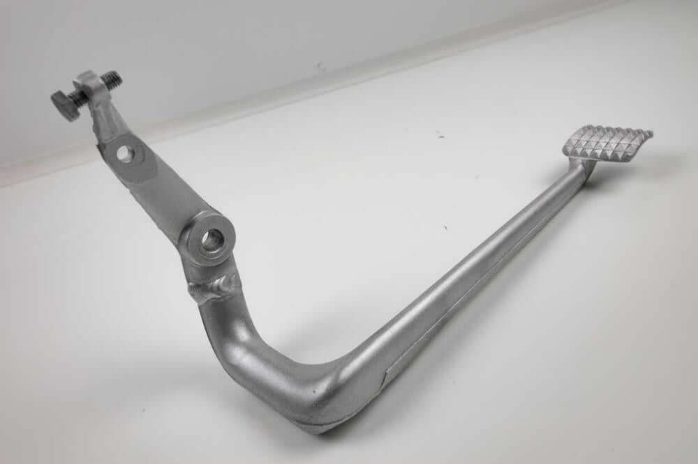 BMW Twinshock用ブレーキペダル、SEボバーエキゾースト用に改造