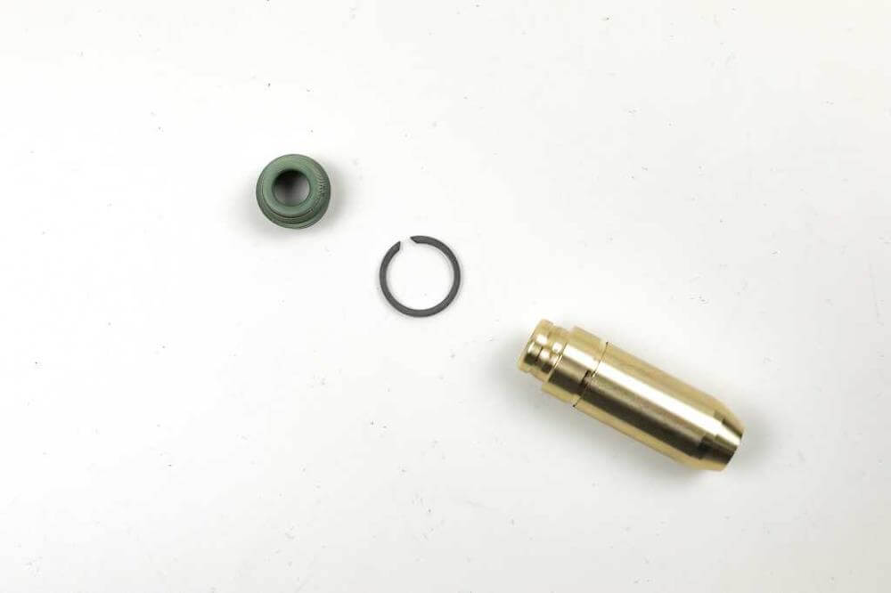 BMW two-valve valve guide 7mm with valve stem seals, various diameters