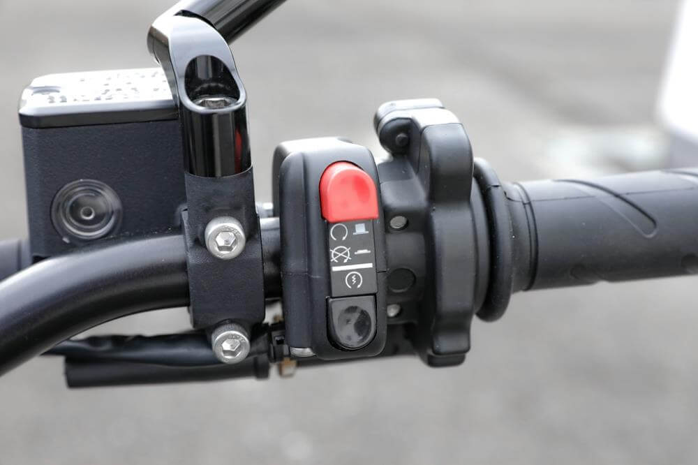 Interrupteur de guidon droit pour fonction moteur