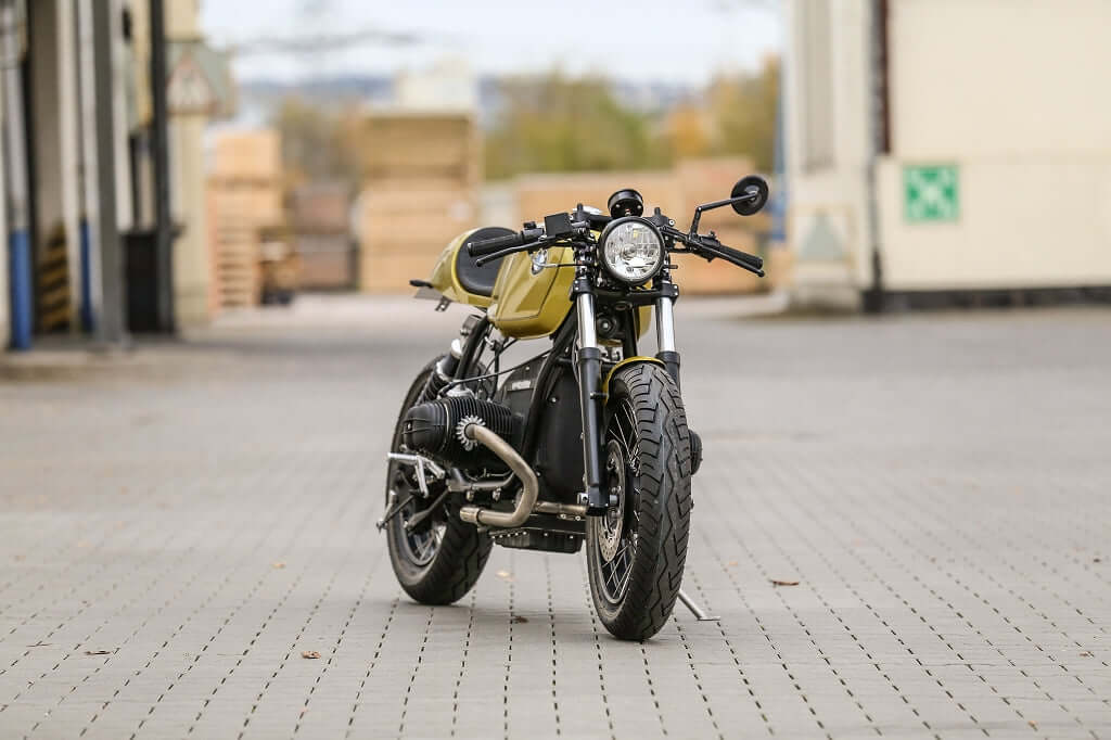 BMW R 100R Racer custom con ampia elaborazione del motore