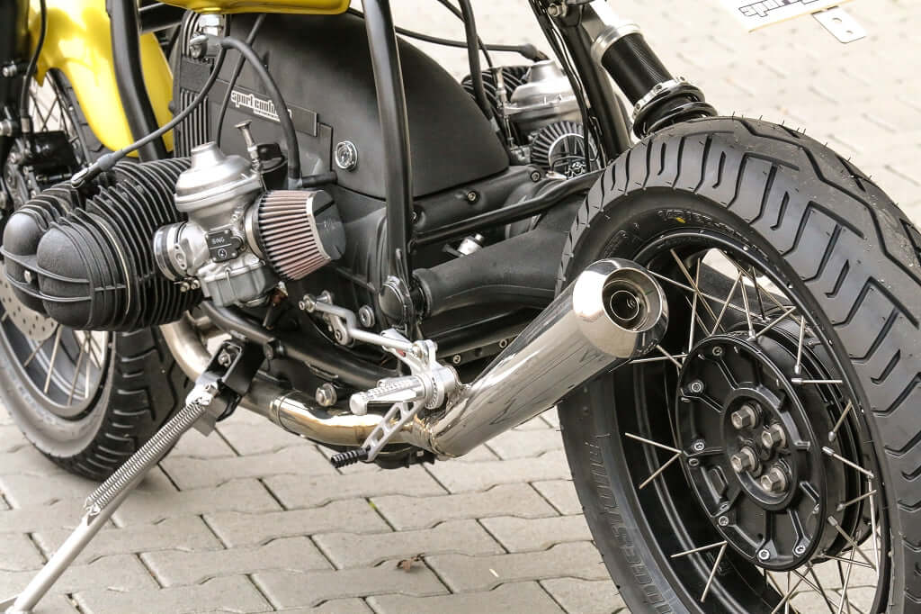 BMW R 100R Racer custom con ampia elaborazione del motore