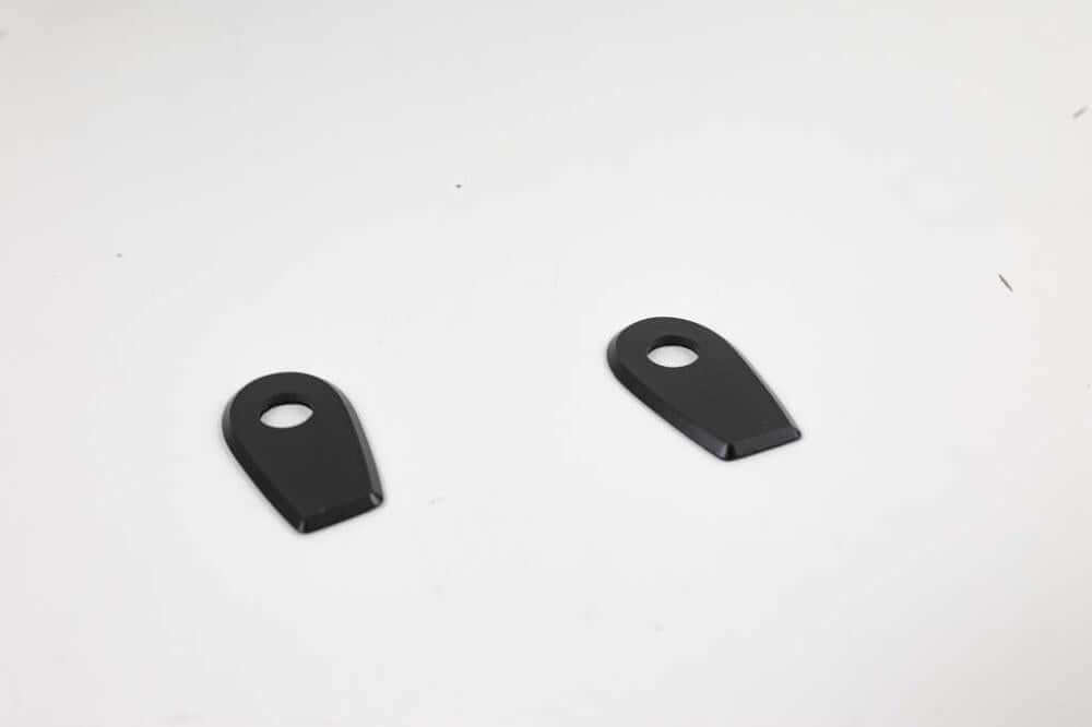 Aluminum turn signal mounting plates for BMW RnineT front
